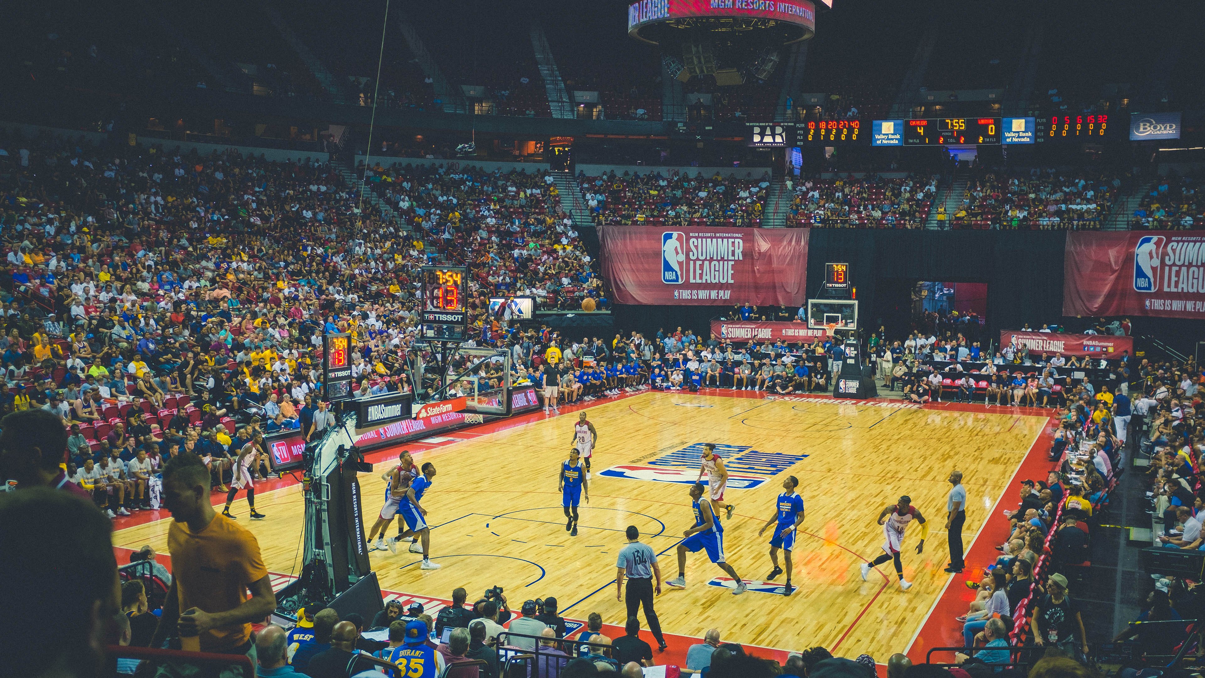 JIU YOU游戏下载平台-技术革新：篮球高科技在比赛中的实际应用，篮球技术已形成了进攻技术和什么两大类